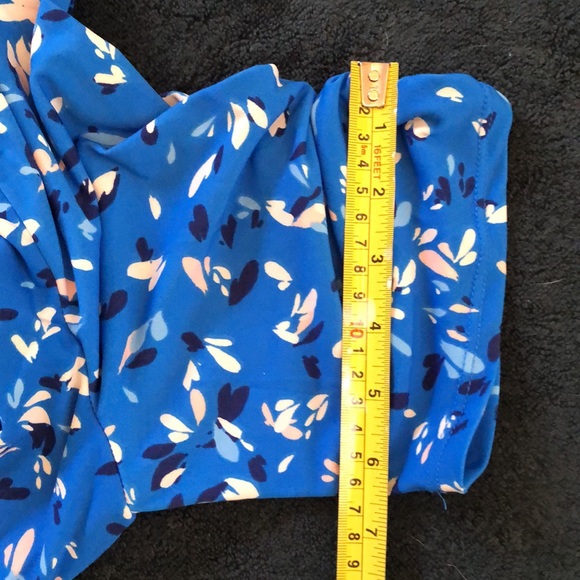 Vince Camuto off v-neck, pretty scrunched shirt sleeves fit & flare dress - Picture 13 of 15